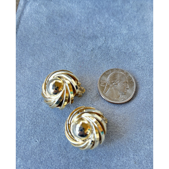 Vintage Gold-tone Spiral Swirl Design Clip On Earrings - Picture 9 of 12